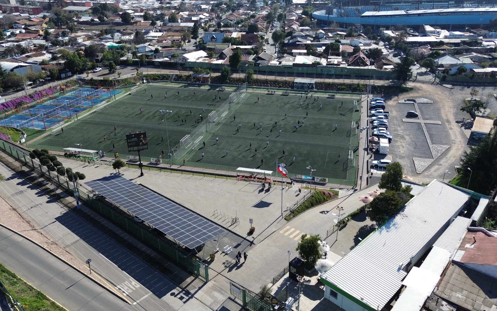 Vista aérea del complejo Futball7 y Padel7 junto al Estadio El Teniente